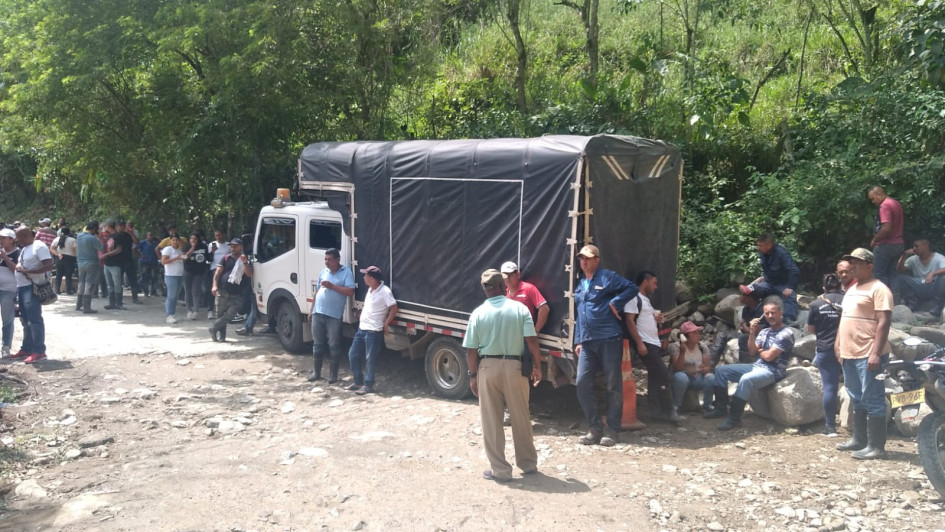 Habitantes de Marmato (Caldas) protestan contra la perforación que la multinacional Aris Mining tiene programada en la quebrada Aguas Claras. Habitantes de Marmato (Caldas) protestan contra la perforación que la multinacional Aris Mining tiene programada en la quebrada Aguas Claras.