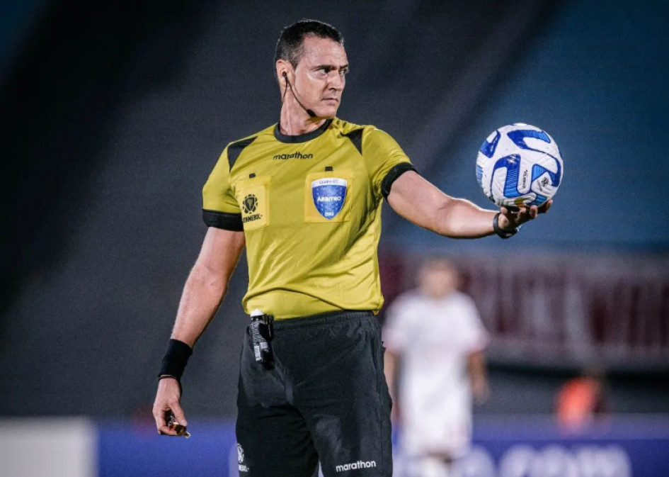El árbitro Wilmar Roldán dirigió la semifinal de ida de la Copa Libertadores entre Boca Juniors y Palmeiras en La Bombonera. El árbitro Wilmar Roldán dirigió la semifinal de ida de la Copa Libertadores entre Boca Juniors y Palmeiras en La Bombonera.