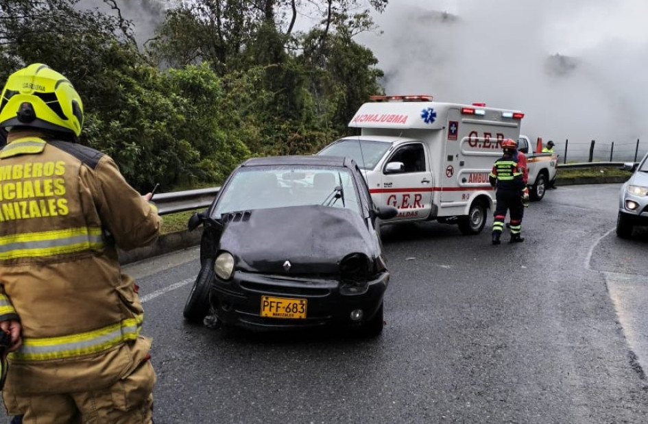 El accidente de tránsito en la vía Manizales-Alto de Letras. El accidente de tránsito en la vía Manizales-Alto de Letras.