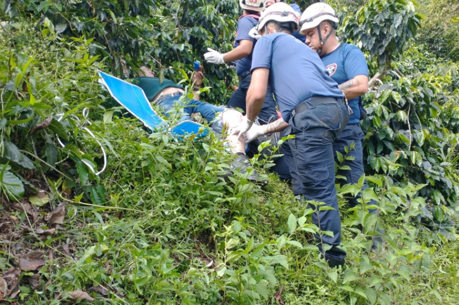 Accidente de tránsito Manzanares El accidente ocurrió en el sector La Esmeralda, a unos cinco minutos de la salida del casco urbano de Manzanares, en la vía hacia Manizales.