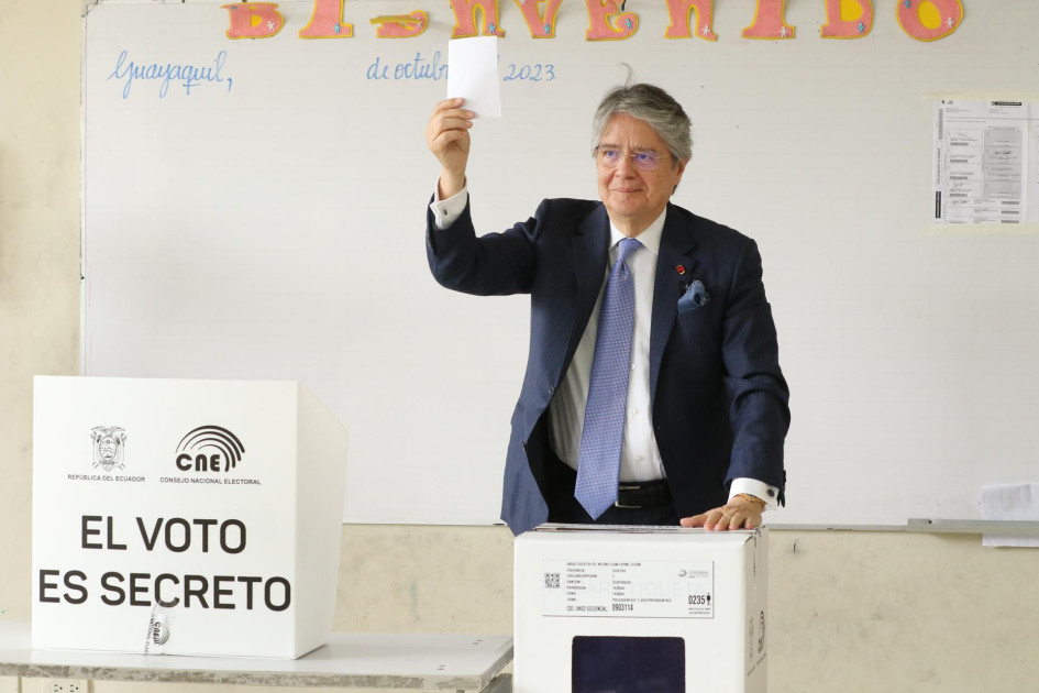 El presidente de Ecuador, Guillermo Lasso, votó en la mañana de este domingo en la segunda ronda de las elecciones presidenciales, en Guayaquil. El presidente de Ecuador, Guillermo Lasso, votó en la mañana de este domingo en la segunda ronda de las elecciones presidenciales, en Guayaquil.