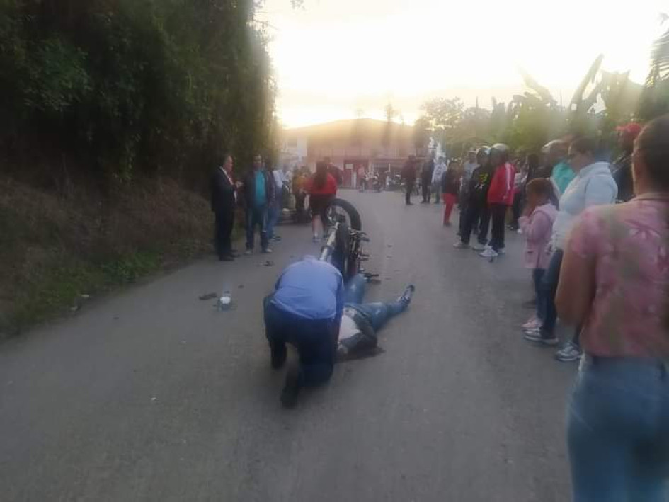 El accidente de dos motos en la vía Pácora-Aguadas.