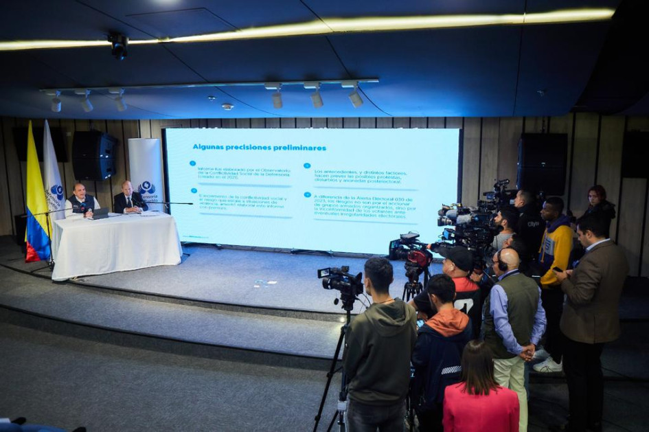 La Defensoría del Pueblo hace un llamado a la institucionalidad del Estado a prevenir el riesgo de conflictos sociales en 133 municipios de 24 departamentos y en cinco localidades de la capital del país. La Defensoría del Pueblo hace un llamado a la institucionalidad del Estado a prevenir el riesgo de conflictos sociales en 133 municipios de 24 departamentos y en cinco localidades de la capital del país.