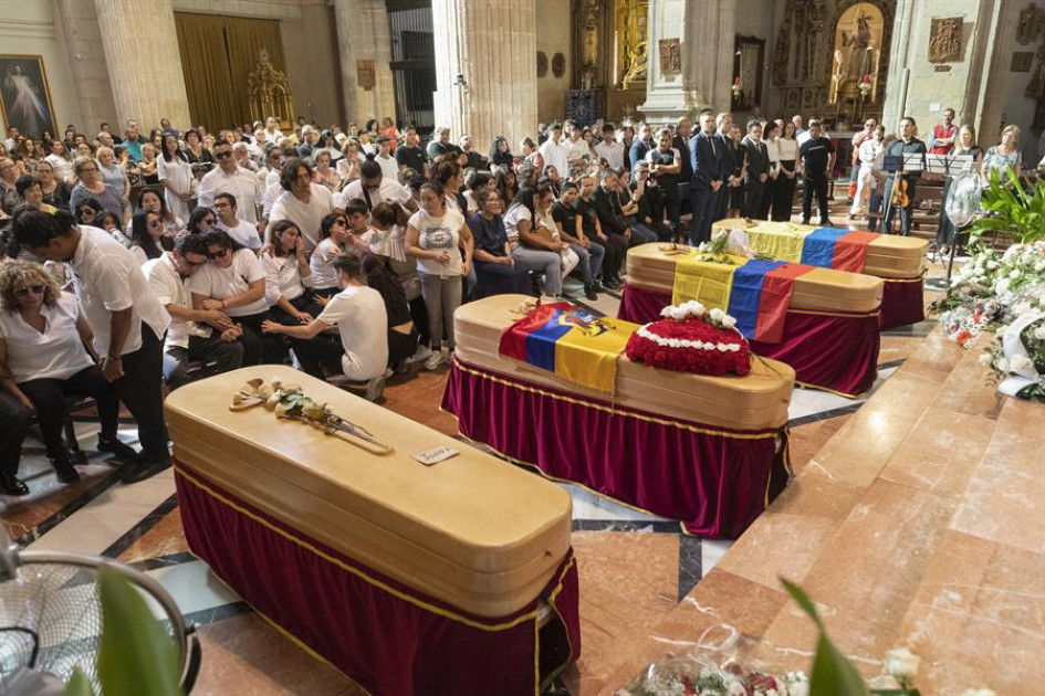 Sepelio de colombianos y ecuatorianos en España Despedida de Leidy Paola Correa, Kevin Alejandro Gómez, Rosa María Rosero y Jorge Enrique Batioja