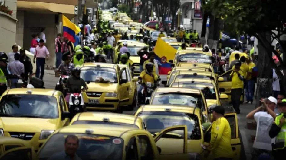 Un paro de taxistas provocó este miércoles el colapso de algunas zonas de Bogotá. Un paro de taxistas provocó este miércoles el colapso de algunas zonas de Bogotá.