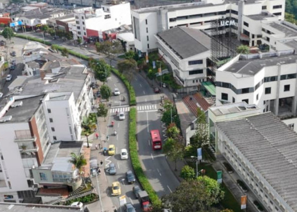 La mujer transitaba por la cebra cuando fue atropellada por el motociclista. Universidad Católica de Manizales