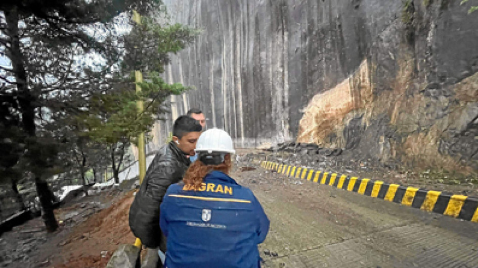 Foto | Dagran | LA PATRIA Geólogos e ingenieros realizan evaluación técnica en la Piedra del Peñol. Foto | Dagran | LA PATRIA Geólogos e ingenieros realizan evaluación técnica en la Piedra del Peñol.