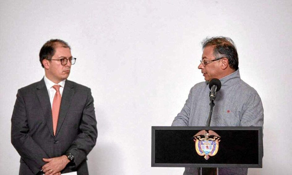 La polémica entre el fiscal, Francisco Barbosa, y el presidente, Gustavo Petro, cumple un año y tiende a agravarse. La polémica entre el fiscal, Francisco Barbosa, y el presidente, Gustavo Petro, cumple un año y tiende a agravarse.