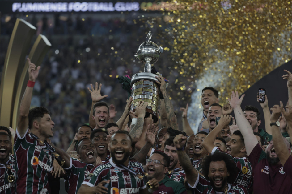 El equipo brasileño ganó su primera Libertadores y acabó con el sueño de Boca de obtener su séptimo título en la competencia. El equipo brasileño ganó su primera Libertadores y acabó con el sueño de Boca de obtener su séptimo título en la competencia.