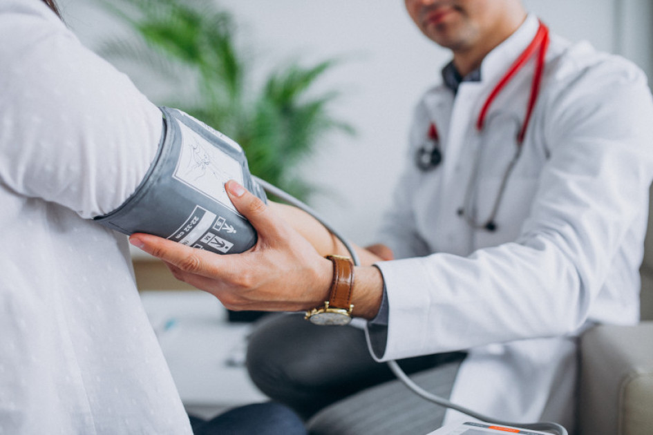 Las visitas al médico también pueden ser preventivas. Vaya a los servicios asistenciales podrán marcarle la pauta para cambiar su estilo de vida hacia uno más saludable. Médico