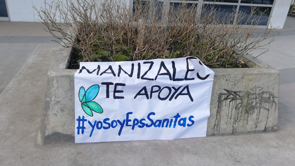Esta pancarta de apoyo, para con la entidad, todavía permanecía ayer en una sede de la EPS (carrera 23 No. 48 - 22). Esta pancarta de apoyo, para con la entidad, todavía permanecía ayer en una sede de la EPS (carrera 23 No. 48 - 22).