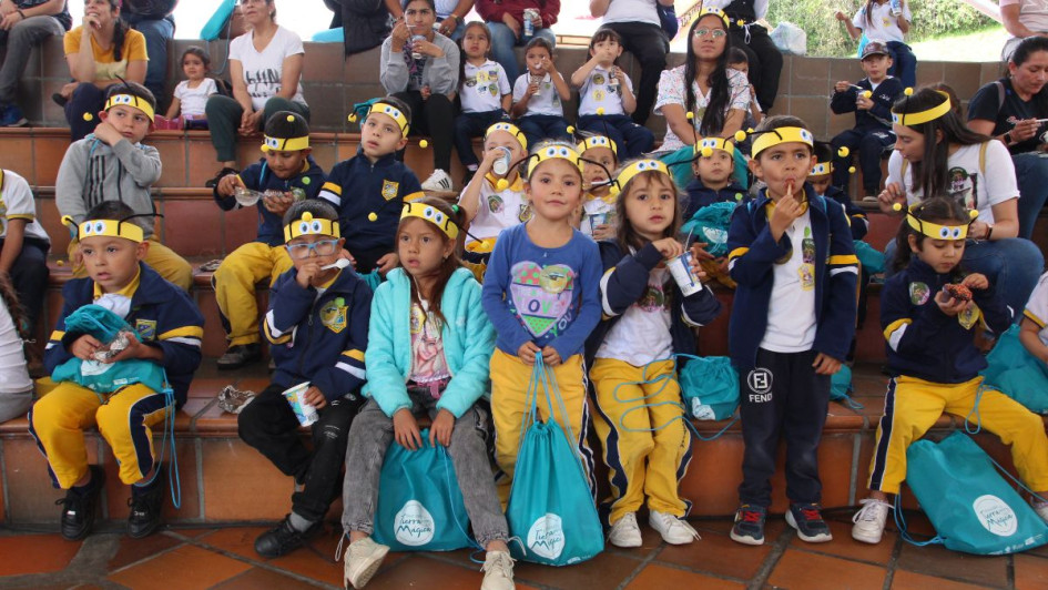 Las abejas se robaron la atención de los participantes. Las abejas se robaron la atención de los participantes.