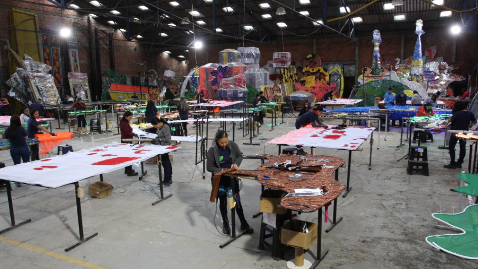 60 personas (42 madres cabeza de familia) participaron en la elaboración de las figuras que protagonizarán el alumbrado navideño de Manizales en el 2023. 60 personas (42 madres cabeza de familia) participaron en la elaboración de las figuras que protagonizarán el alumbrado navideño de Manizales en el 2023.