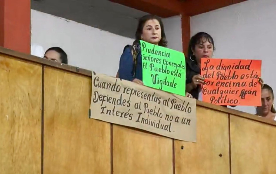 La reunión contó con la asistencia de varios pensilvanenses, que llevaron pancartas a modo de protesta por la iniciativa. Incluso, el presidente del Concejo solicitó la presencia de la Policía por lo que fue necesario llamar al orden y exigir silencio repetidamente durante el desarrollo de la sesión. La reunión contó con la asistencia de varios pensilvanenses, que llevaron pancartas a modo de protesta por la iniciativa. Incluso, el presidente del Concejo solicitó la presencia de la Policía por lo que fue necesario llamar al orden y exigir silencio repetidamente durante el desarrollo de la sesión.