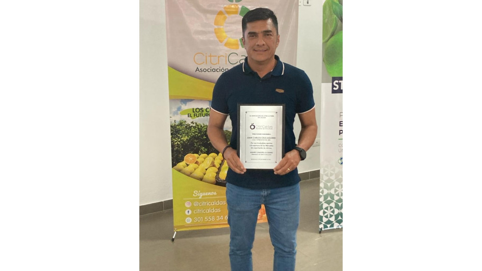Citricaldas hizo un reconocimiento a Juan Carlos Celis Gallego por abrir el camino para la exportación del mercado cítrico caldense. Citricaldas hizo un reconocimiento a Juan Carlos Celis Gallego por abrir el camino para la exportación del mercado cítrico caldense.