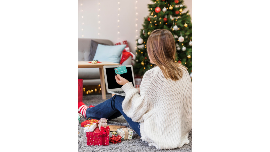 Si ya compró algunos regalos, evite el gasto de más. No exceda lo que aguanta su presupuesto. Tampoco involucre sus tarjetas. Si ya compró algunos regalos, evite el gasto de más. No exceda lo que aguanta su presupuesto. Tampoco involucre sus tarjetas.