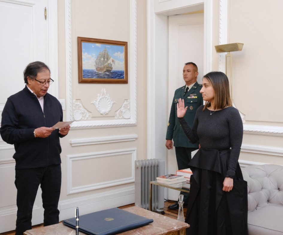 Investigan a seis policías por intercepciones telefónicas a exempleadas de Laura Sarabia Investigan a seis policías por intercepciones telefónicas a exempleadas de Laura Sarabia