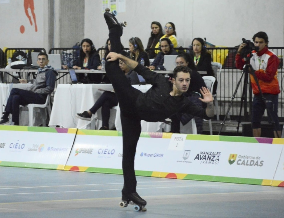Gerónimo Gallo durante su presentación en la modalidad libre de patinaje artístico. Gerónimo Gallo durante su presentación en la modalidad libre de patinaje artístico.