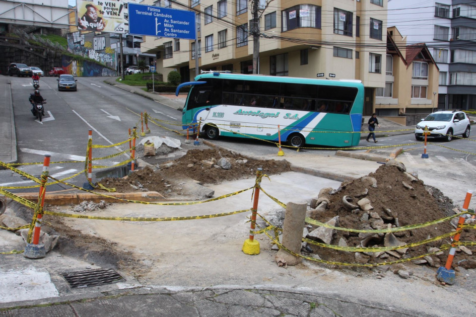 Repararon hundimiento en la vía cerca del puente Vizcaya Repararon hundimiento en la vía cerca del puente Vizcaya