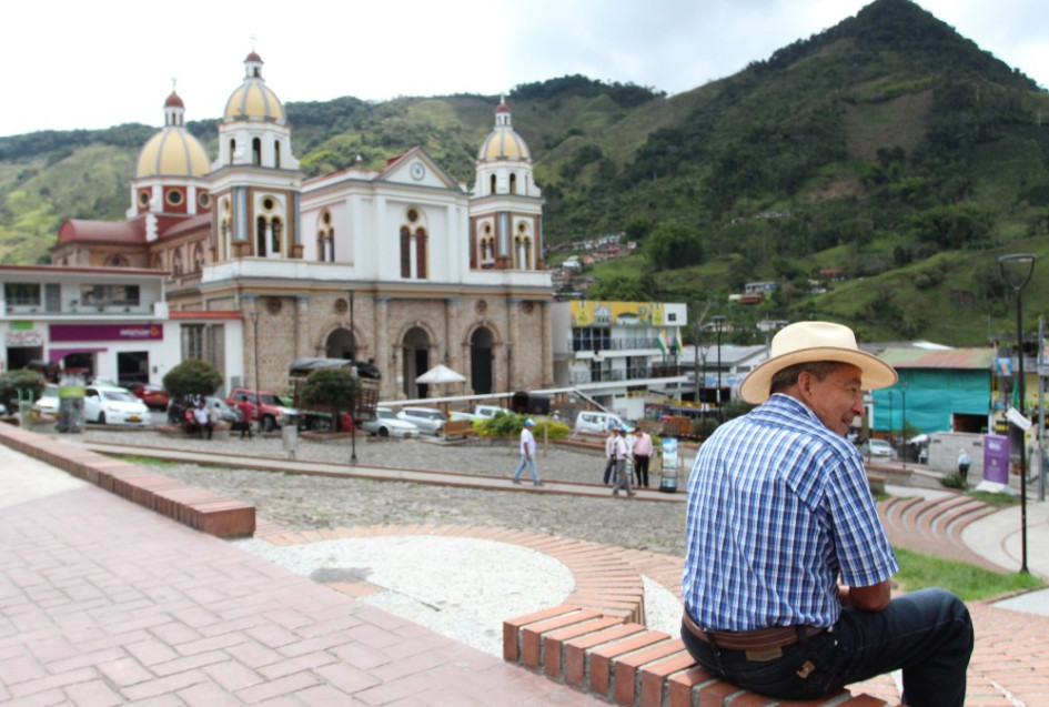 Desde 1966, a un costado de la Plaza de Bolívar de Manzanares, se encuentra la Basílica Menor San Antonio de Padua. El alto oriente de Caldas ofrece a sus visitantes llamativos lugares que invitan a conocer esta zona. Desde 1966, a un costado de la Plaza de Bolívar de Manzanares, se encuentra la Basílica Menor San Antonio de Padua. El alto oriente de Caldas ofrece a sus visitantes llamativos lugares que invitan a conocer esta zona.