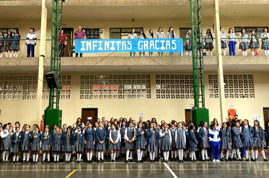 El colegio realizó un homenaje a las estudiantes y docentes que se destacaron este año. El colegio realizó un homenaje a las estudiantes y docentes que se destacaron este año.