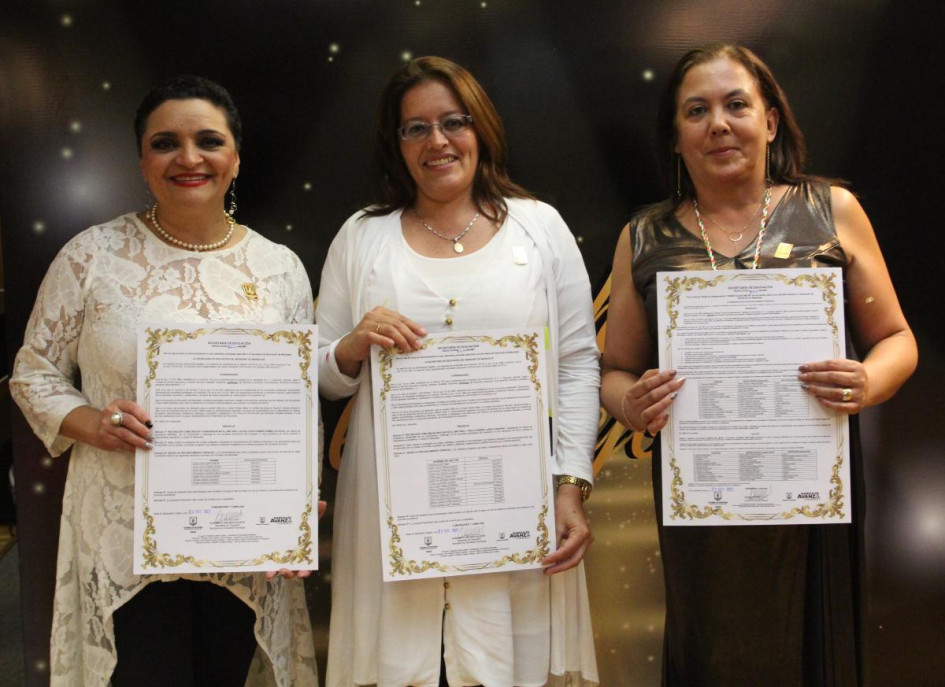 Olga Lucía Ocampo Gómez, Paula Andrea López Cardona y Luz Elena Toro Uribe. Olga Lucía Ocampo Gómez, Paula Andrea López Cardona y Luz Elena Toro Uribe.