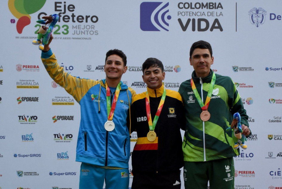 Pablo Felipe Marín, Andrés Felipe Gómez y. Daniel Zapata. Pablo Felipe Marín, Andrés Felipe Gómez y. Daniel Zapata.