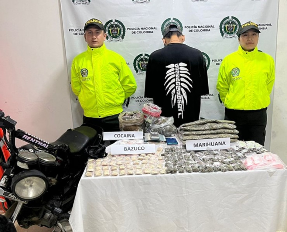Se capturó en flagrancia a un hombre de 26 años con droga y un arma de fuego. Se capturó en flagrancia a un hombre de 26 años con droga y un arma de fuego.