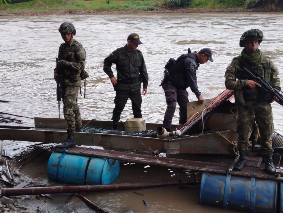 La Policía y el Ejército, en una operación conjunta, realizaron una intervención contra la minería ilegal en la vereda Amapola de Filadelfia (Caldas). La Policía y el Ejército, en una operación conjunta, realizaron una intervención contra la minería ilegal en la vereda Amapola de Filadelfia (Caldas).