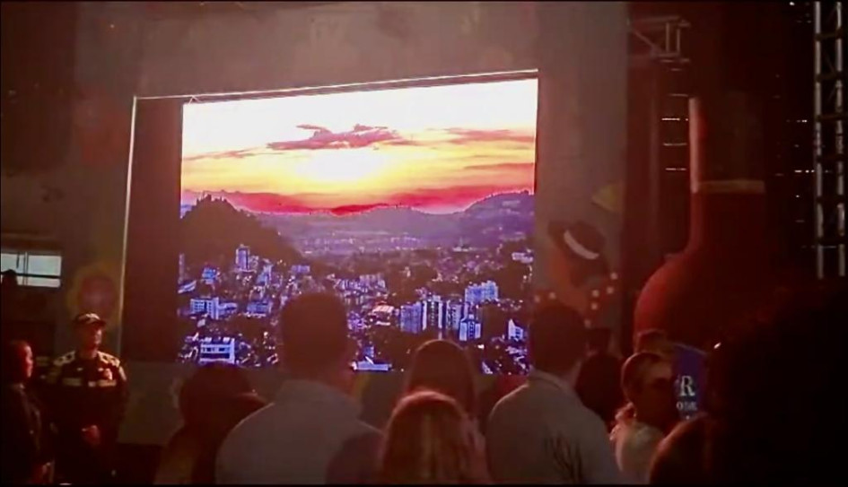 El evento del lanzamiento de la 67.ª Feria de Manizales y del nuevo himno de la ciudad contó con la presentación de Los de Yolombó y Alexis Escobar. El evento del lanzamiento de la 67.ª Feria de Manizales y del nuevo himno de la ciudad contó con la presentación de Los de Yolombó y Alexis Escobar.