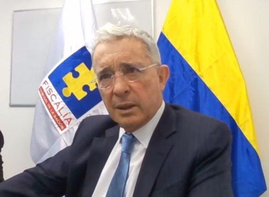 Citan a versión libre a expresidente Alvaro Uribe por masacre del Aro Citan a versión libre a expresidente Alvaro Uribe por masacre del Aro
