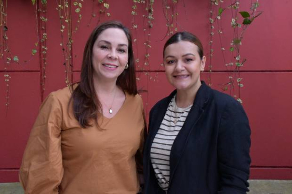 Ángela María de la Roche y Bibiana Carolina Sánchez, de la Universidad Autónoma de Manizales, beneficiadas con la beca que busca el fomento de investigaciones aplicadas al desarrollo sostenible, vinculación de la investigación con la gestión pública y difusión del conocimiento. Ángela María de la Roche y Bibiana Carolina Sánchez, de la Universidad Autónoma de Manizales, beneficiadas con la beca que busca el fomento de investigaciones aplicadas al desarrollo sostenible, vinculación de la investigación con la gestión pública y difusión del conocimiento.