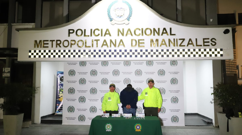 El aprehendido, alias Carlitos, les disparó a policías en el barrio Bajo Andes de Manizales. El aprehendido, alias Carlitos, les disparó a policías en el barrio Bajo Andes de Manizales.