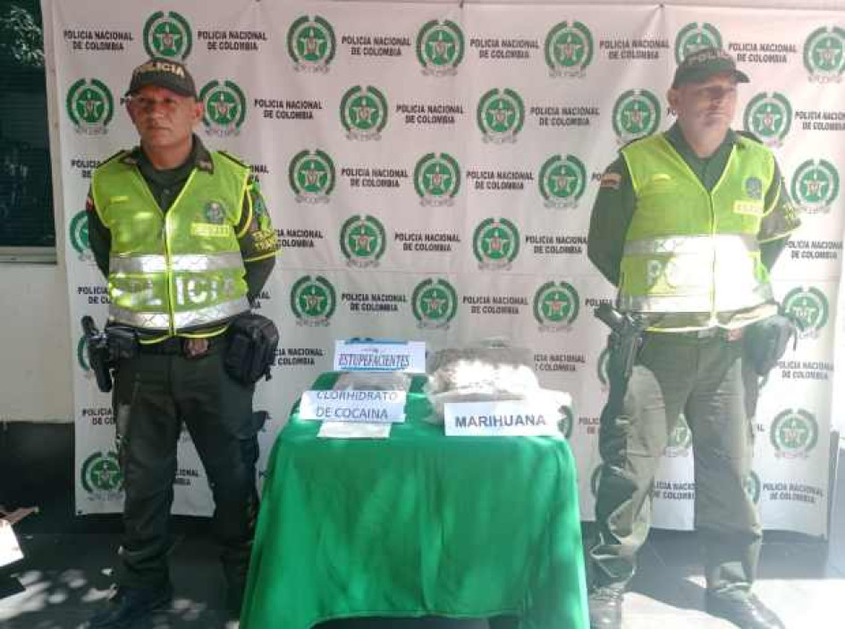 Pillan 1.600 dosis de marihuana y 88 gramos de cocaína en vías de Caldas. Pillan 1.600 dosis de marihuana y 88 gramos de cocaína en vías de Caldas.