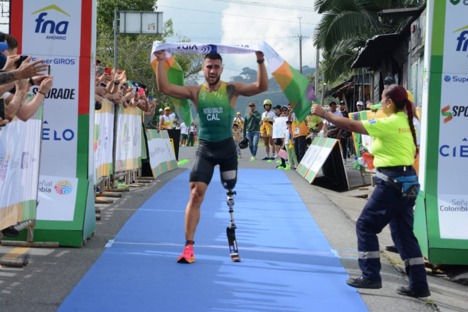 Juan Esteban Patiño en su llegada a la meta en Cameguada, en Chinchiná. Juan Esteban Patiño en su llegada a la meta en Cameguada, en Chinchiná.