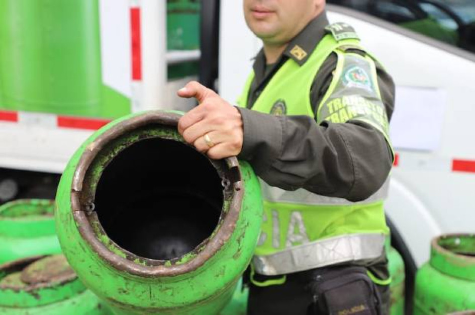 18 de las 36 pipas, de acuerdo con el informe policial, fueron modificadas en su interior como tipo caleta de doble fondo. 18 de las 36 pipas, de acuerdo con el informe policial, fueron modificadas en su interior como tipo caleta de doble fondo.