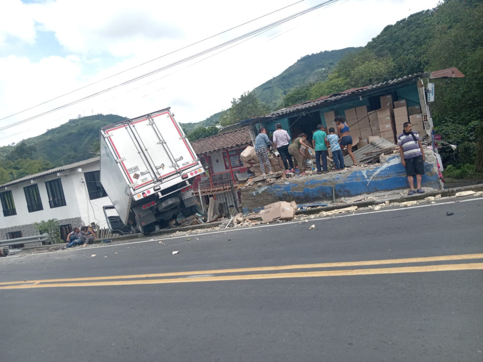 El furgón del accidente en Chinchiná. El furgón del accidente en Chinchiná.