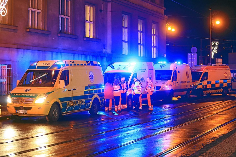 La policía apenas comenzaba anoche la identificación de los cadáveres, entre los que hay algunos extranjeros. La policía apenas comenzaba anoche la identificación de los cadáveres, entre los que hay algunos extranjeros.