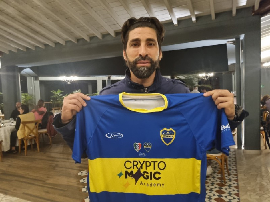 Él es Franco Darío Cángele, el argentino que falló el cobro desde los 12 pasos con Boca Juniros y que le permitió al Once Caldas ser campeón de la Copa Libertadores de América del 2004. Él es Franco Darío Cángele, el argentino que falló el cobro desde los 12 pasos con Boca Juniros y que le permitió al Once Caldas ser campeón de la Copa Libertadores de América del 2004.
