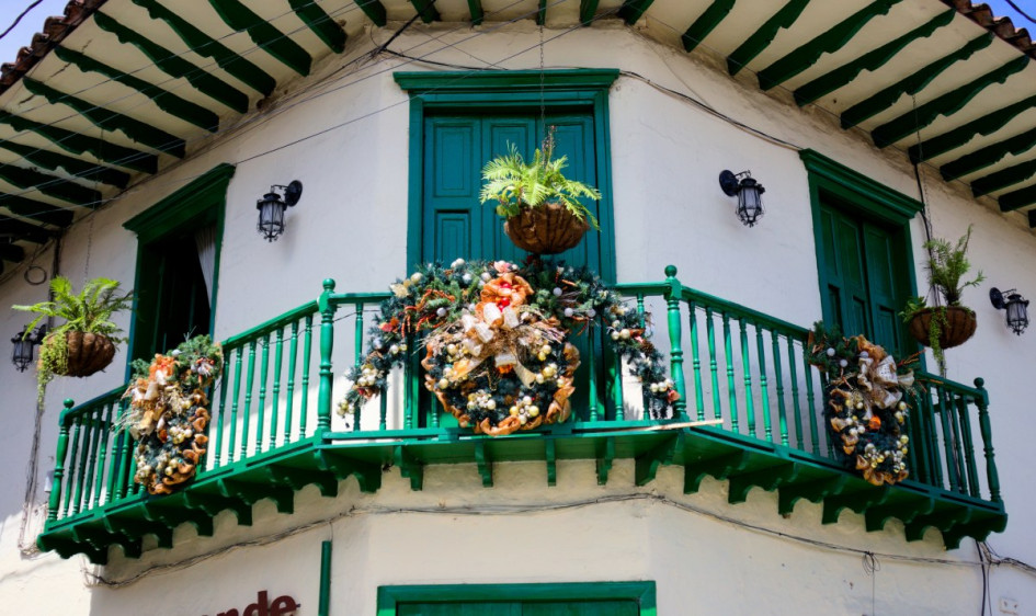 Las casas señoriales se adornan de colores vivos en Salamina Las casas señoriales se adornan de colores vivos en Salamina