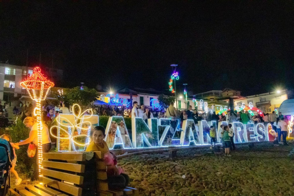 En municipios de Caldas anochece en colores por Navidad En municipios de Caldas anochece en colores por Navidad