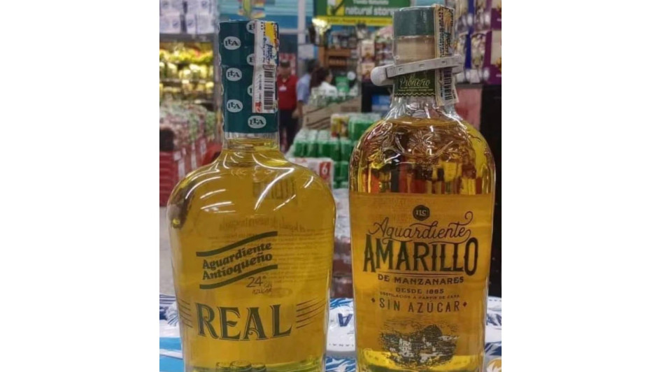 El gran parecido entre el Aguardiente Real y el Amarillo de Manzanares generó revuelo en redes sociales y fue incluso objeto de la creación de memes. El gran parecido entre el Aguardiente Real y el Amarillo de Manzanares generó revuelo en redes sociales y fue incluso objeto de la creación de memes.
