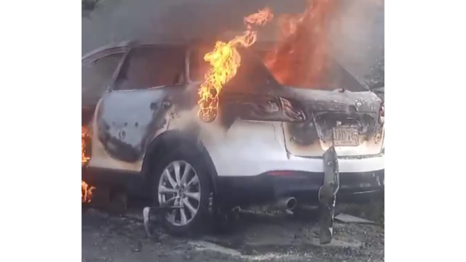 El incendio ocurrió en la vía Pácora - Castilla. El camión de bomberos no pudo extinguir el fuego por unas fallas que presentó. El incendio ocurrió en la vía Pácora - Castilla. El camión de bomberos no pudo extinguir el fuego por unas fallas que presentó.