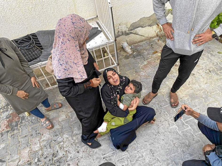 En la ya devastada Franja de Gaza, sus habitantes amanecieron ayer bajo el fuego de intensos bombardeos israelíes. En la ya devastada Franja de Gaza, sus habitantes amanecieron ayer bajo el fuego de intensos bombardeos israelíes.