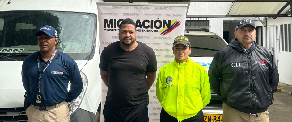 El estadounidense Joshua Aaron es solicitado por una corte del estado de Tennessee, Estados Unidos, por los delitos de robo de identidad agravado, fraude de correo y fraude electrónico. El estadounidense Joshua Aaron es solicitado por una corte del estado de Tennessee, Estados Unidos, por los delitos de robo de identidad agravado, fraude de correo y fraude electrónico.