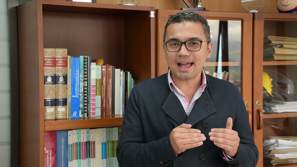 John Alexánder Alzate Quiceno es el jefe de la Secretaría de Hacienda en la Alcaldía de Manizales saliente y liderará la misma cartera en la Gobernación de Caldas a partir del 2024. John Alexánder Alzate Quiceno es el jefe de la Secretaría de Hacienda en la Alcaldía de Manizales saliente y liderará la misma cartera en la Gobernación de Caldas a partir del 2024.