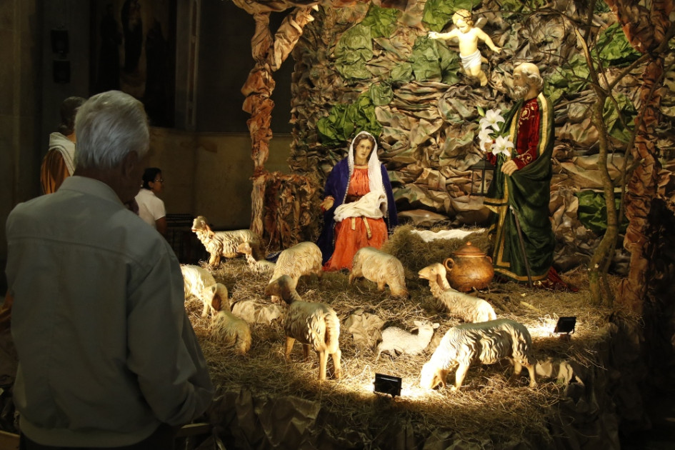 La Catedral Basílica de Nuestra Señora del Rosario, en Manizales, presenta un pesebre sencillo y a la vez majestuoso con figuras muy realistas, en el que se ven la Virgen María, San José y un pastor rodeado de ovejas que lo hacen resaltar en la edificación. La Catedral Basílica de Nuestra Señora del Rosario, en Manizales, presenta un pesebre sencillo y a la vez majestuoso con figuras muy realistas, en el que se ven la Virgen María, San José y un pastor rodeado de ovejas que lo hacen resaltar en la edificación.