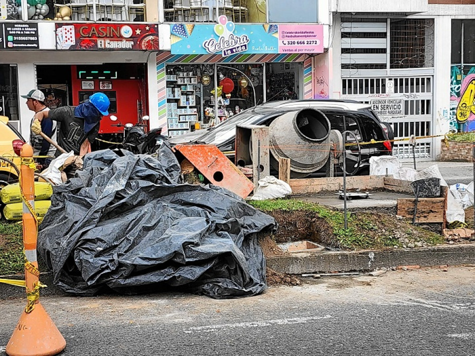 En la avenida Santander de Manizales, la Alcaldía ha hecho por estos días obras para la instalación de equipos de fotomultas. En la avenida Santander de Manizales, la Alcaldía ha hecho por estos días obras para la instalación de equipos de fotomultas.