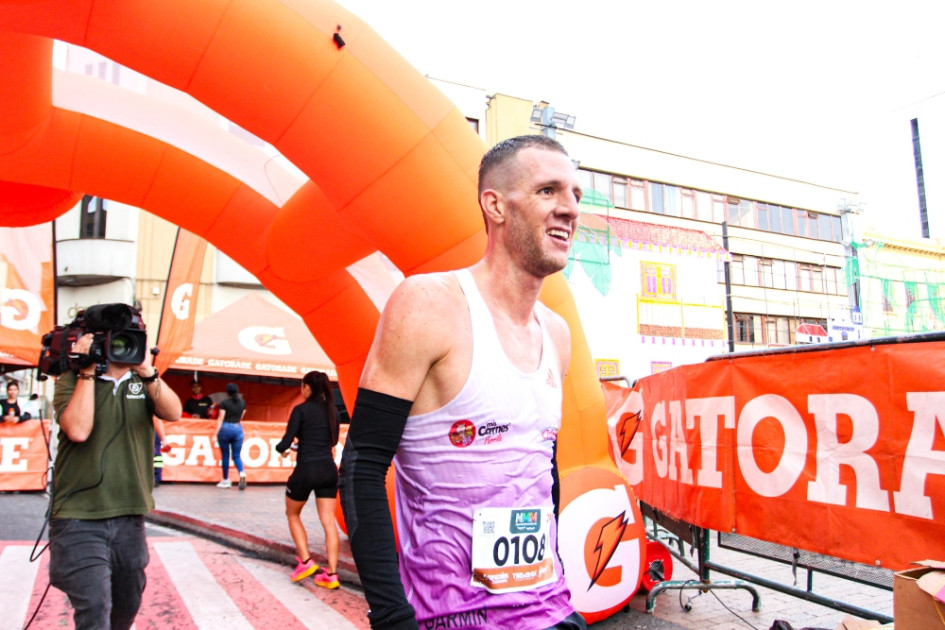 El atleta manizaleño Carlos Mario Patiño llegó como favorito a la categoría élite y logró el primer puesto en la carrera. El atleta manizaleño Carlos Mario Patiño llegó como favorito a la categoría élite y logró el primer puesto en la carrera.