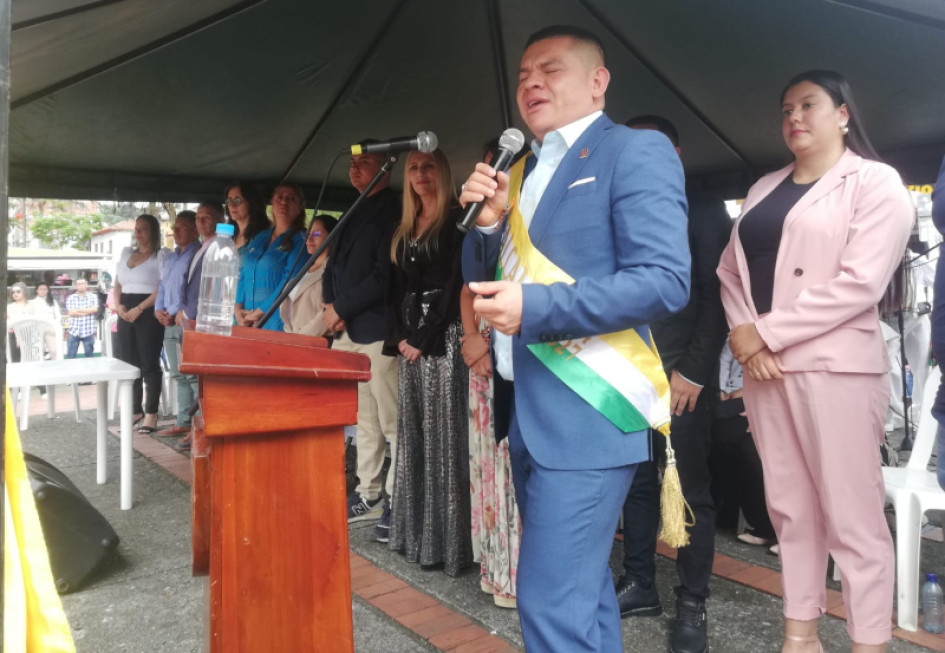 El nuevo alcalde de Riosucio presentó a la ciudadanía parte de su equipo de trabajo. El nuevo alcalde de Riosucio presentó a la ciudadanía parte de su equipo de trabajo.